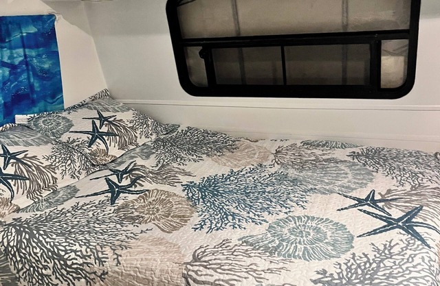 The Sandbox – Vintage Beach Camper with Prime Fishing Access