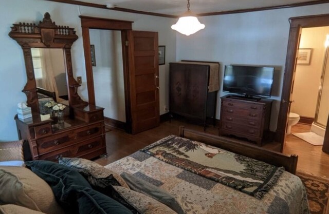The Scott Room w/queen bed