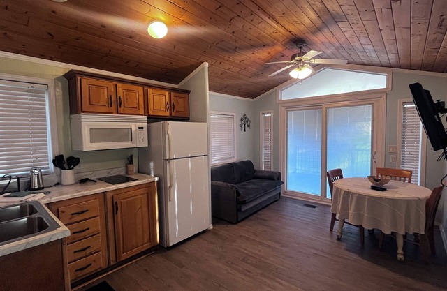 The Shady Oaks, with Pool Access!