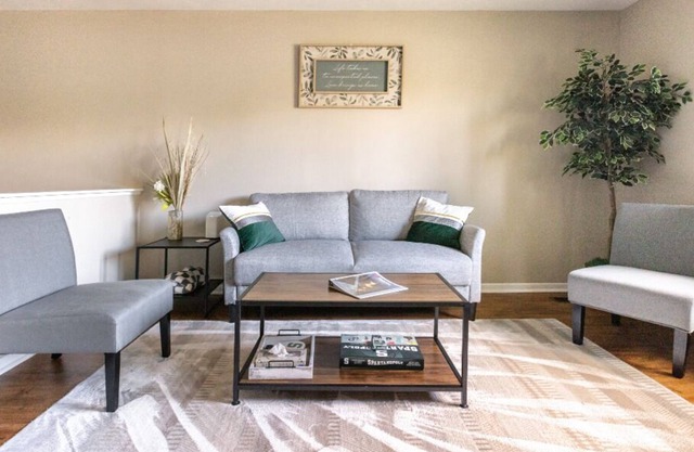 The Spartan Spot - 5Bedroom close to MSU!