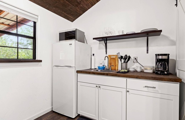 The Studio Cabin - A modern and sleek cabin hideaway