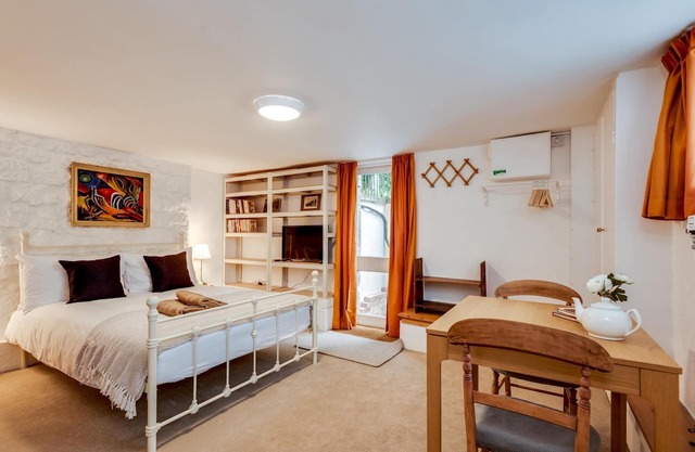 The Summertown STUDIO 1 Bedroom & Kitchenette
