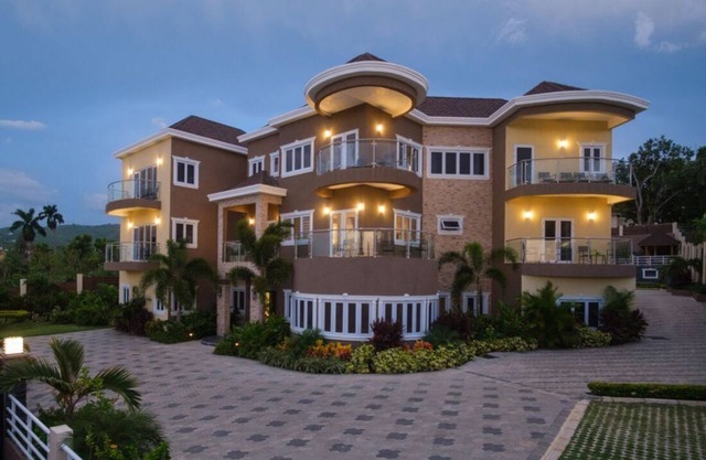 The Sun Seeker Villa Ja. 5 Bedrooms in Montego Bay. Fully staffed.