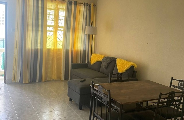 The Sunflower Villa 7 minutes drive to beach