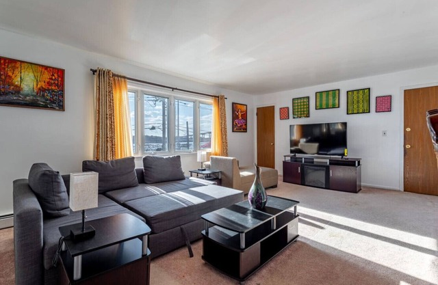 The Sunset Suite! 3BR/2BA Near NYC and Airport!