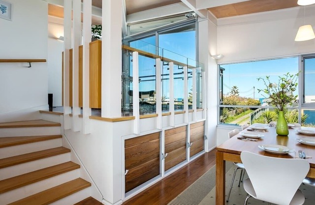 The tall house at Chiton Rocks - Free Wifi