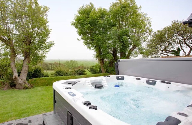 The Tawny - Three Bedroom House, Sleeps 6