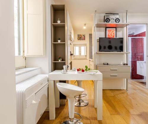 The Time Traveler's Den studio-apartment