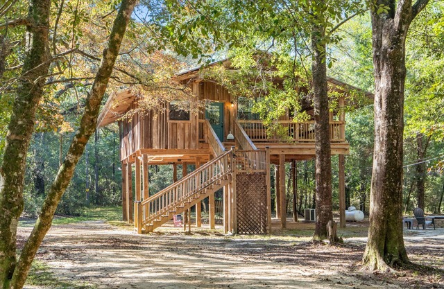 The Treehouse: Peaceful Cabin Close to PCB and 30A