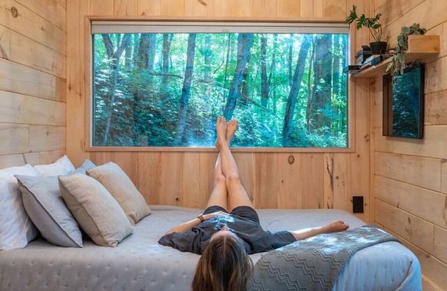 The Twig, Outdoor Shower, Deck, and Cozy Chimney!