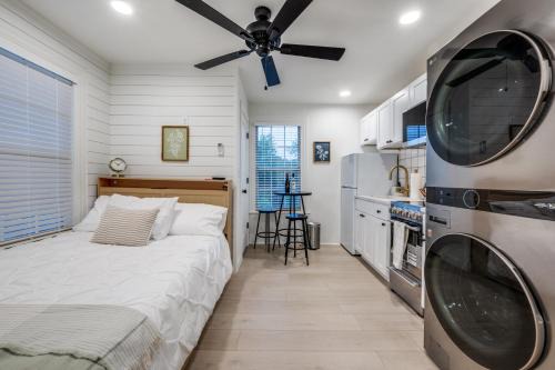 The Vanderbilt Mansion Apt 9 Near Downtown and TWU