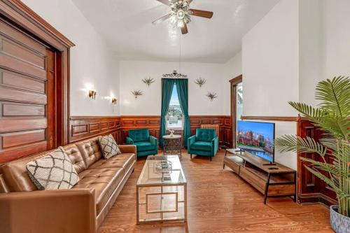 The Victorian on South Park - Sleeps 6
