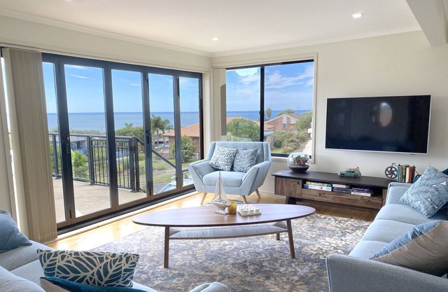 The Views - 4 Bedroom Home - Pet Friendly - 3+ Nights