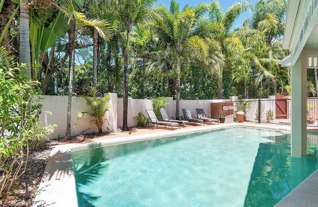The Villas Palm Cove, 4 BR Villa with Private Pool