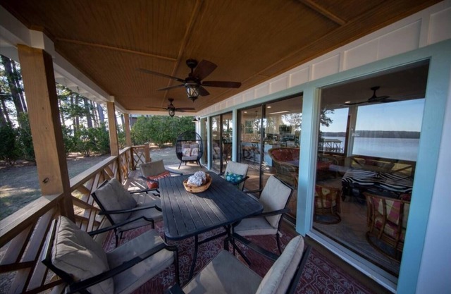 The Vista: 3-BR, Sunsets over Lake Wateree - 3 Bedroom w DOCK!
