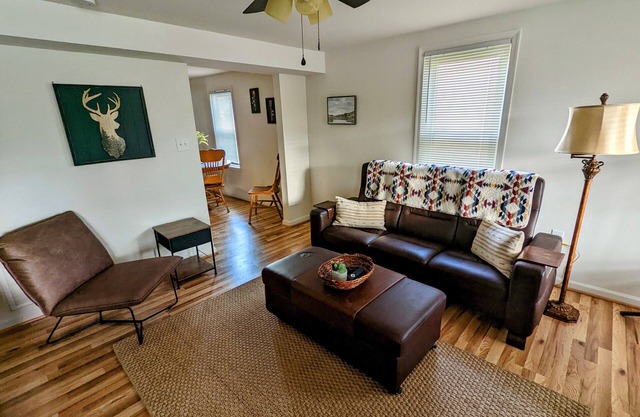 The Warren House: 5 minutes to Shenandoah National Park!