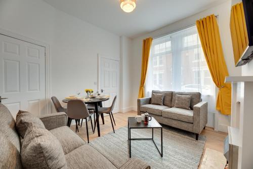 The Wingrove Retreat by Week2Week Contractor & Business Travel Stays