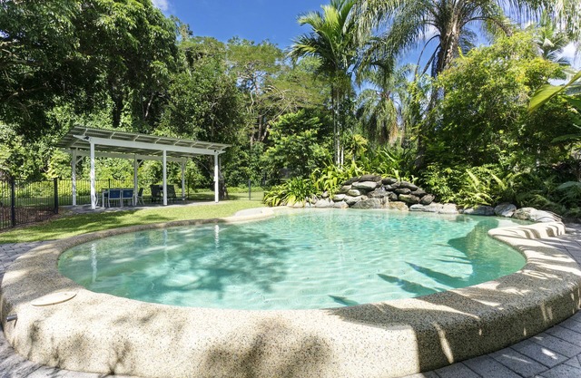 The Zanzoo Estate