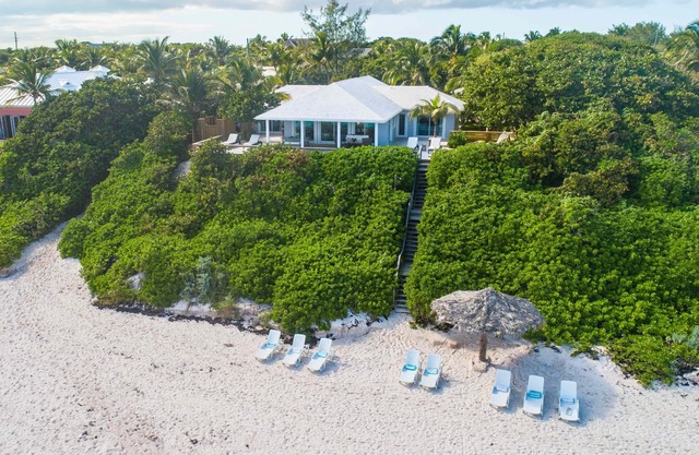 Third Reef - A Beautiful Oceanfront House on the Pink Sands of Harbour Island