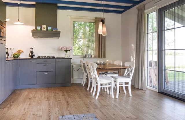 This 6-person vacation home is located in the village of Schellinkhout on the Markermeer lake.