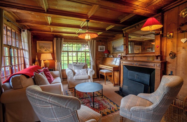 This beautiful chalet built in 1872 is located in the heart of the pretty village of Gryon. Gryon tr