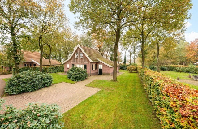 This comfortable luxury villa is located in the relatively newly established vacation complex Buitengoed Het Lageveld.