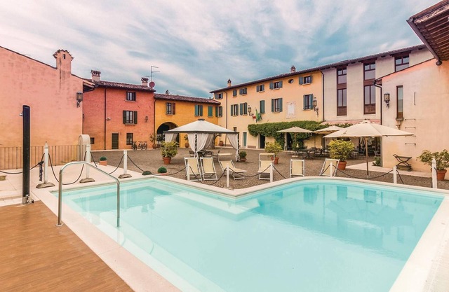 This cozy apartment is located in a complex with a total of 12 apartments and in a characteristic an
