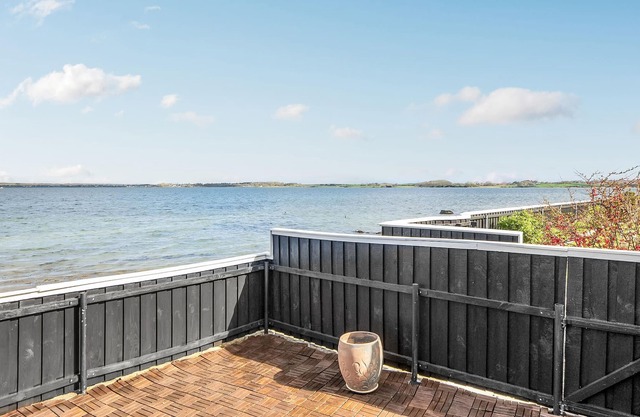 This cozy vacation home is located in the first row to the Flensburg Fjord at Brunsnæs Strand.