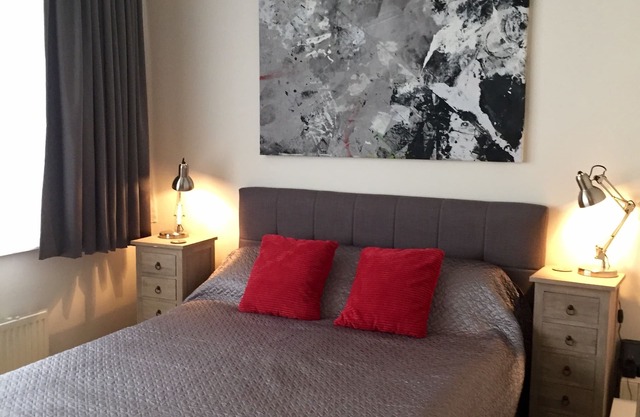 This gem of a townhouse is in the heart of the city: simply walk everywhere!