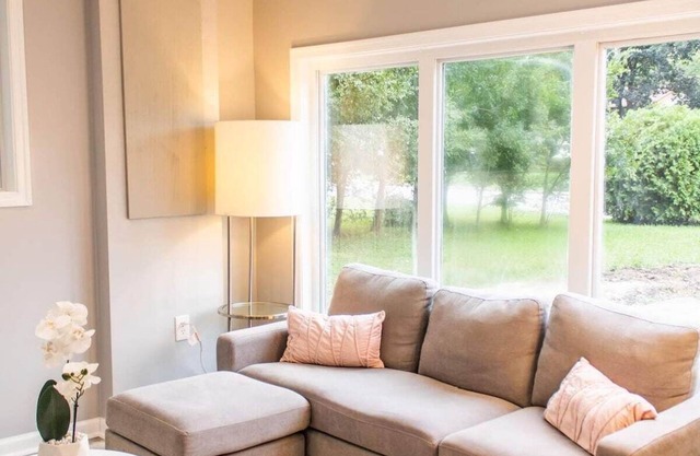 This guest suite is a 2 bedroom, 1 bathroom basement located in Annandale, VA.