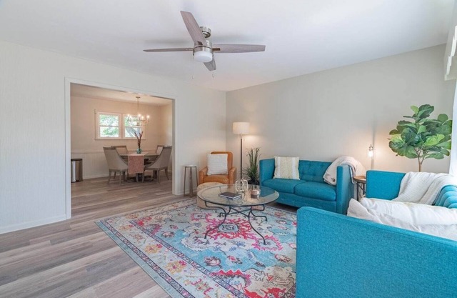 This house is a 3 bedroom(s), 1.5 bathrooms, located in Gas City, IN.