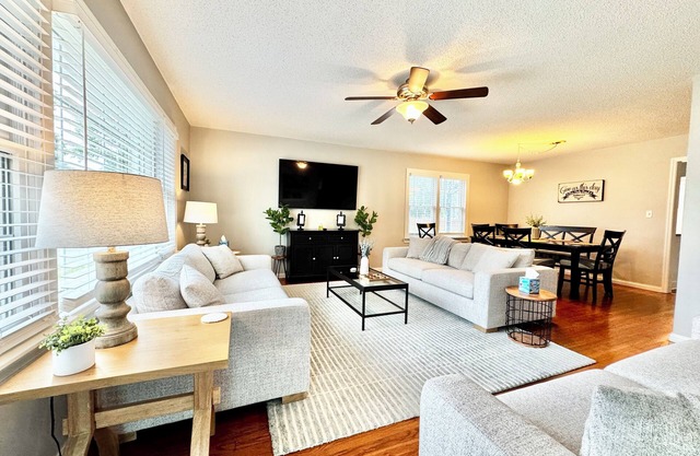 This house is a 4 bedroom(s), 2 bathrooms, located in Marion, IN.