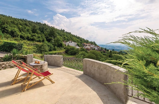 This smart vacation home is located in the small village of Rukavac and offers everything you need f