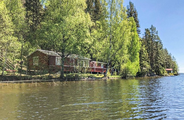 This vacation home right on Lake Visten will delight any angler
