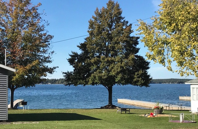 Thousand Islands cottage on the beautiful St. Lawrence River, marina included