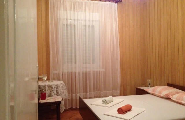 Three bedroom apartment near beach Drašnice, Makarska (A-23448-b)
