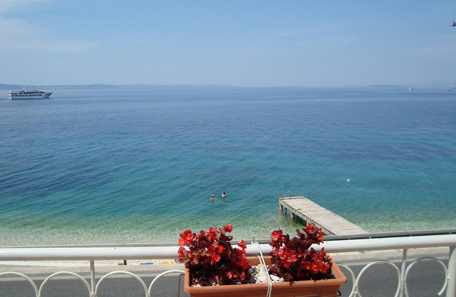 Three bedroom apartment near beach Mali Rat, Omiš (A-2811-a)