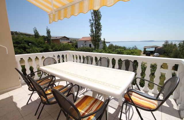 Three bedroom apartment near beach Vlašići, Pag (A-6523-a)