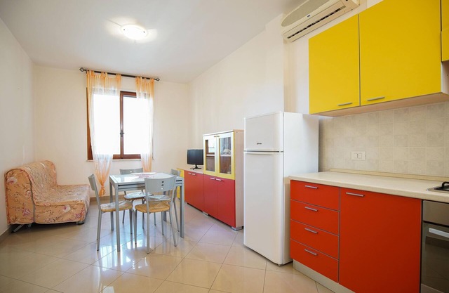 THREE-ROOM APARTMENT FOR RENT IN CENTRAL AREA - IN LIDO ESTENSI - NEAR THE SEA WITH ELEVATOR