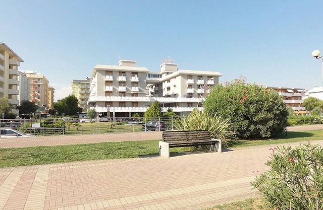 Three-room renovated apartment in beachfront condominium