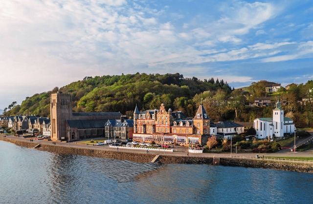 Three Rooms Ideal for Family Stay | Prime Location & Overlooking Oban Bay