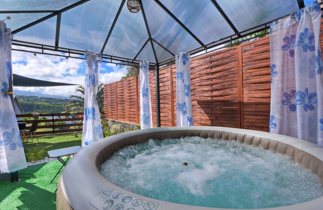 Ti kaz' bourbon vanille - Vue montagne, jacuzzi