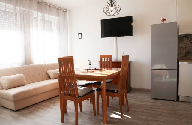 Tia House - Bright Studio with Private Parking!