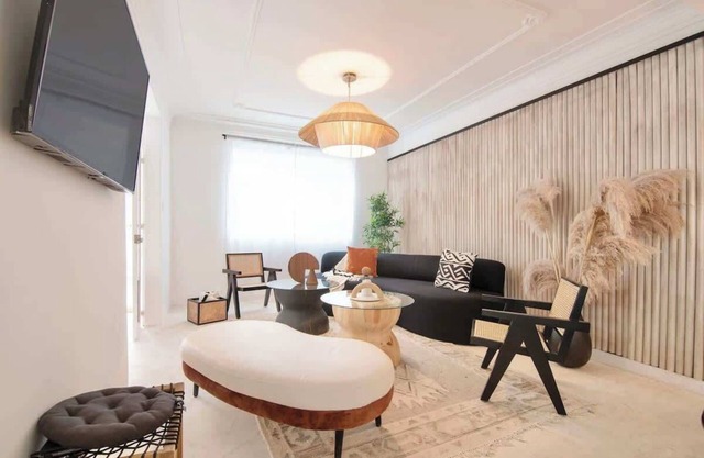 TIBET! Stunning 2-Story Roma Home, Private Patio