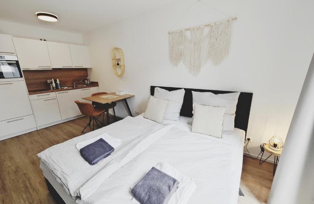 TiCasa BOHO - Zentral-Outlet-Balkon-Parkplatz-SmartTV-Unique