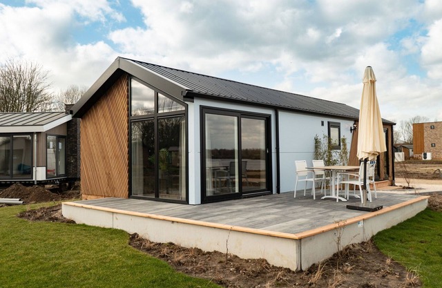 Tidy chalet with dishwasher, near the river Maas