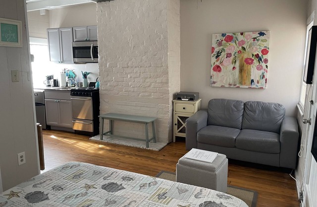 Tiny Cottage 537 in Savannah's Historic District!
