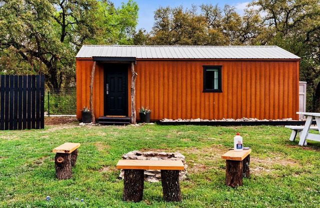 Tiny Cottage - Hill Country