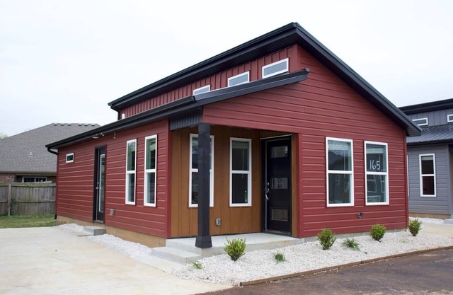 Tiny Home near MTB Trails, Wal-Mart HQ, Sleeps 6+
