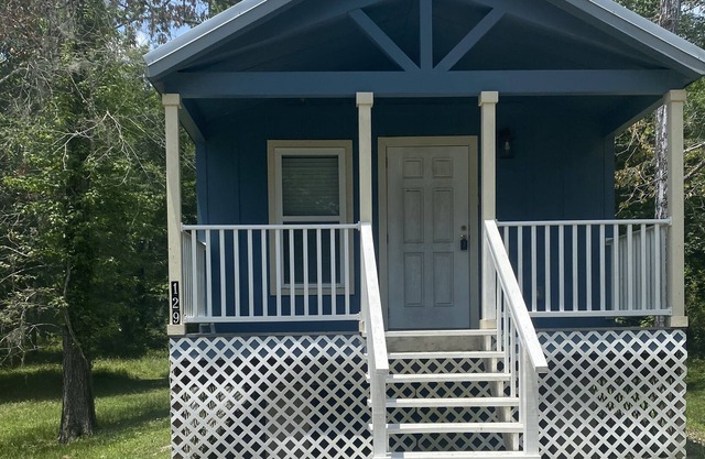 Tiny home with amenities!